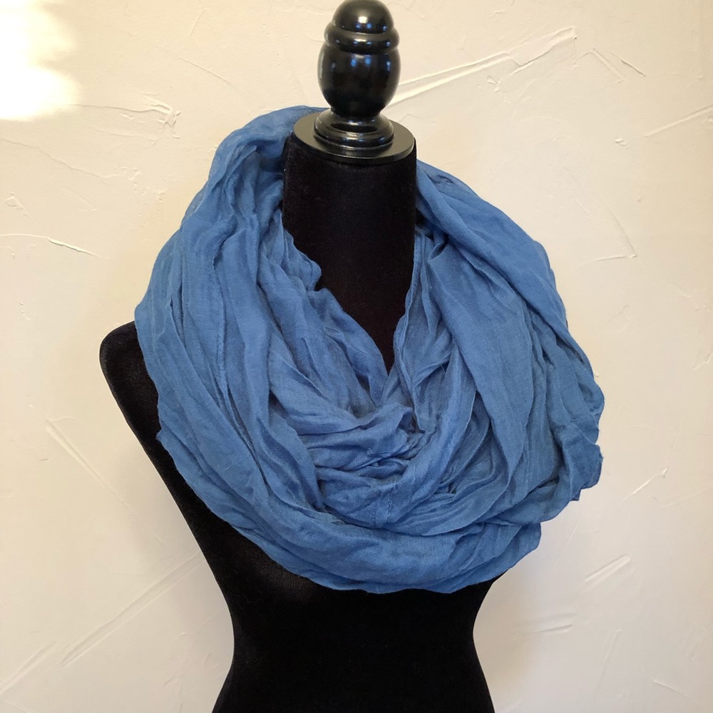 🧣Beautiful Blue Infinity Scarf🧣